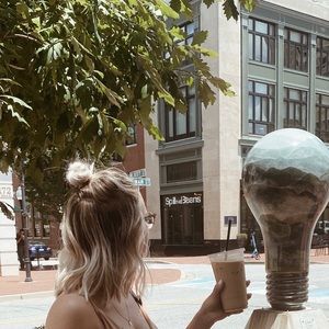 Meet your Posher, Alla